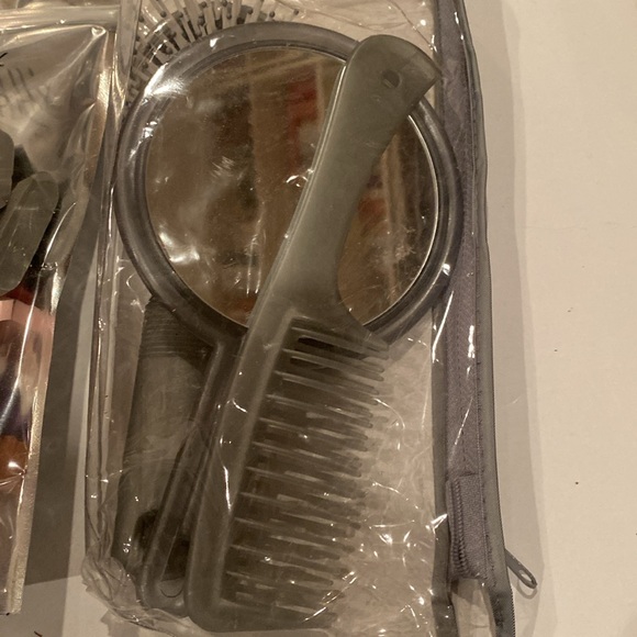 NIP Brush/Comb/Mirror Set + Simplosophy 36 Latex free Cosmetic Sponges - Picture 2 of 3